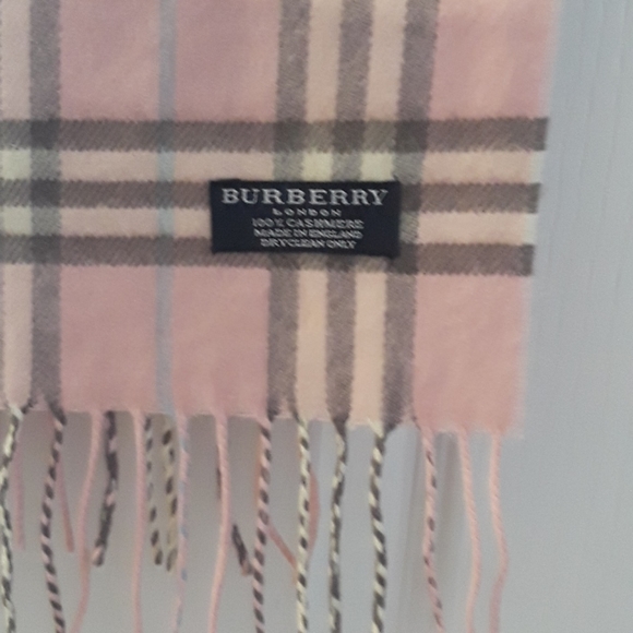 Burberry - Picture 2 of 3